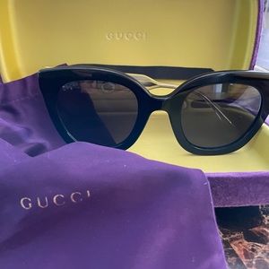 Women’s Gucci sunglasses